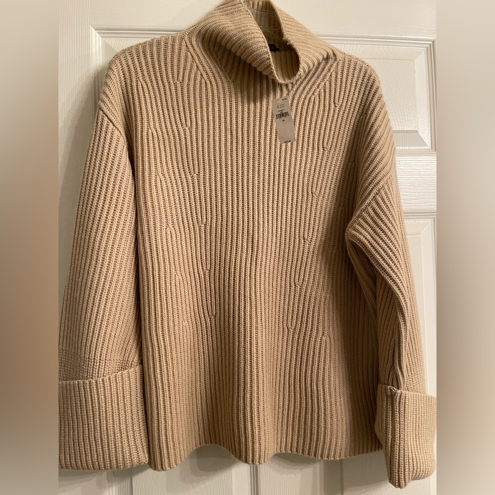 Wow look at this Banana Republic Merino Cashmere sweater. What a great buy!
